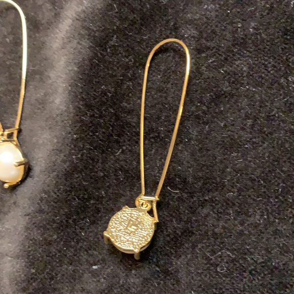 LISA FREEDE faux Pearl and gold metal drop earrings - Picture 2 of 3